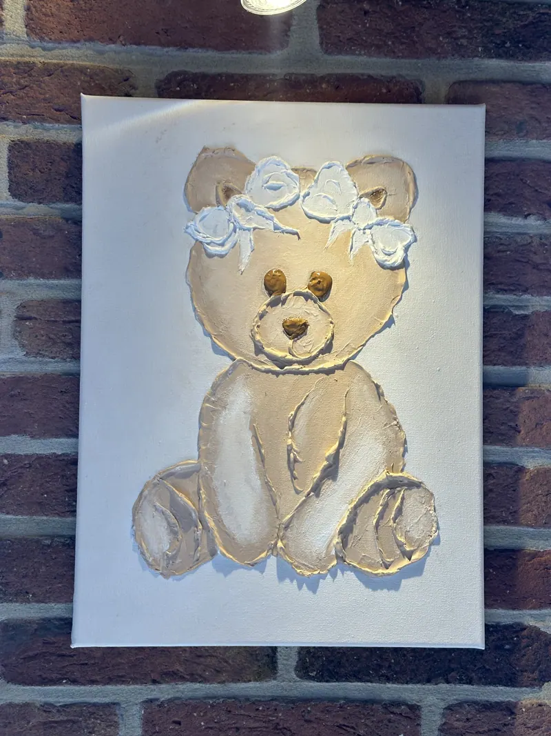 Texture art canvas met een teddybeer in zachte tinten