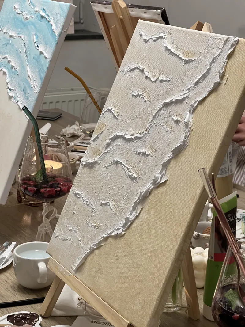 Texture art canvassen op een feesttafel